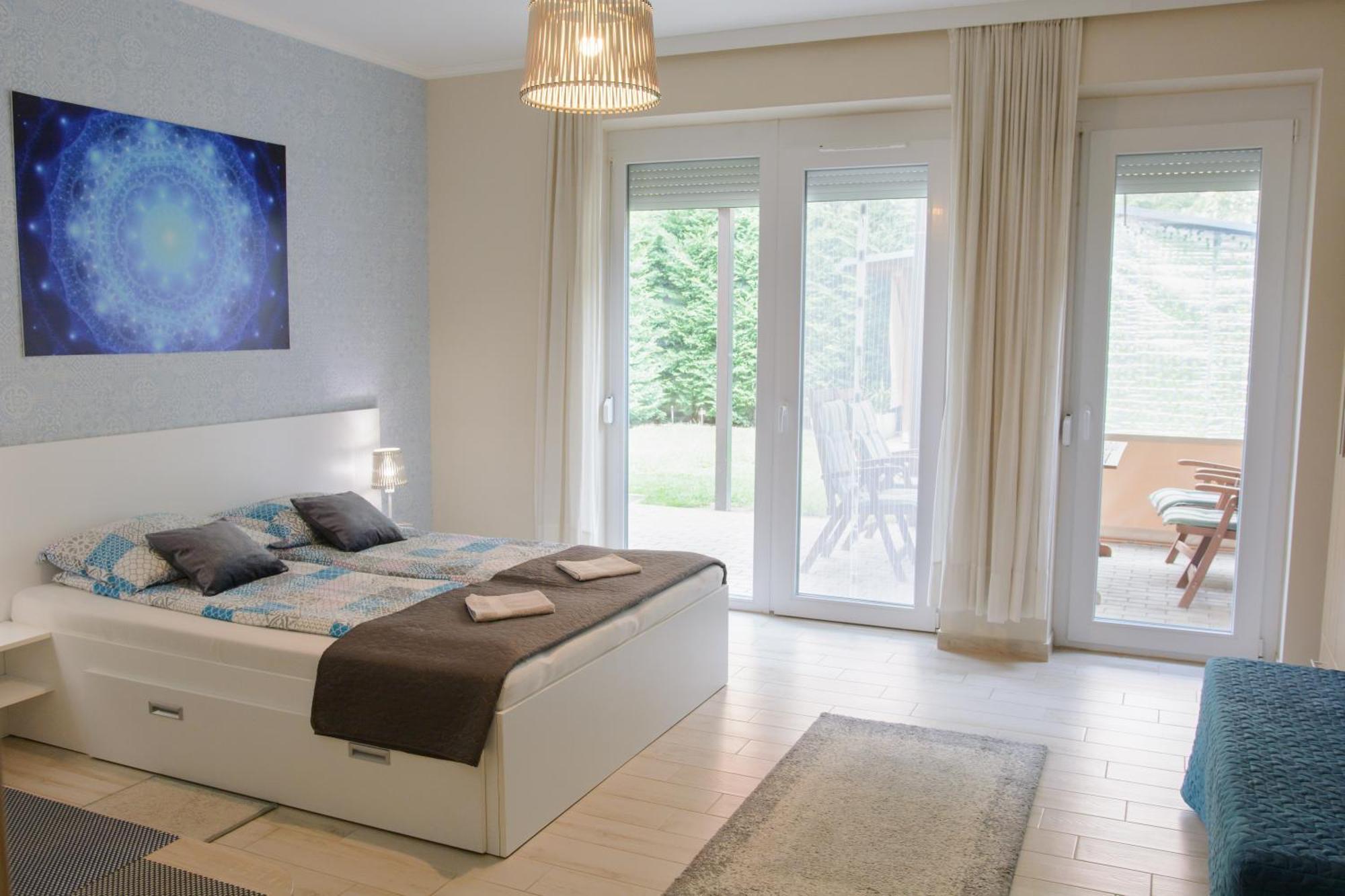 Sziriusz Apartmanhaz Jula